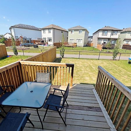 Beautiful Home With 4 King Beds,Airport,Disney+ Edmonton Extérieur photo