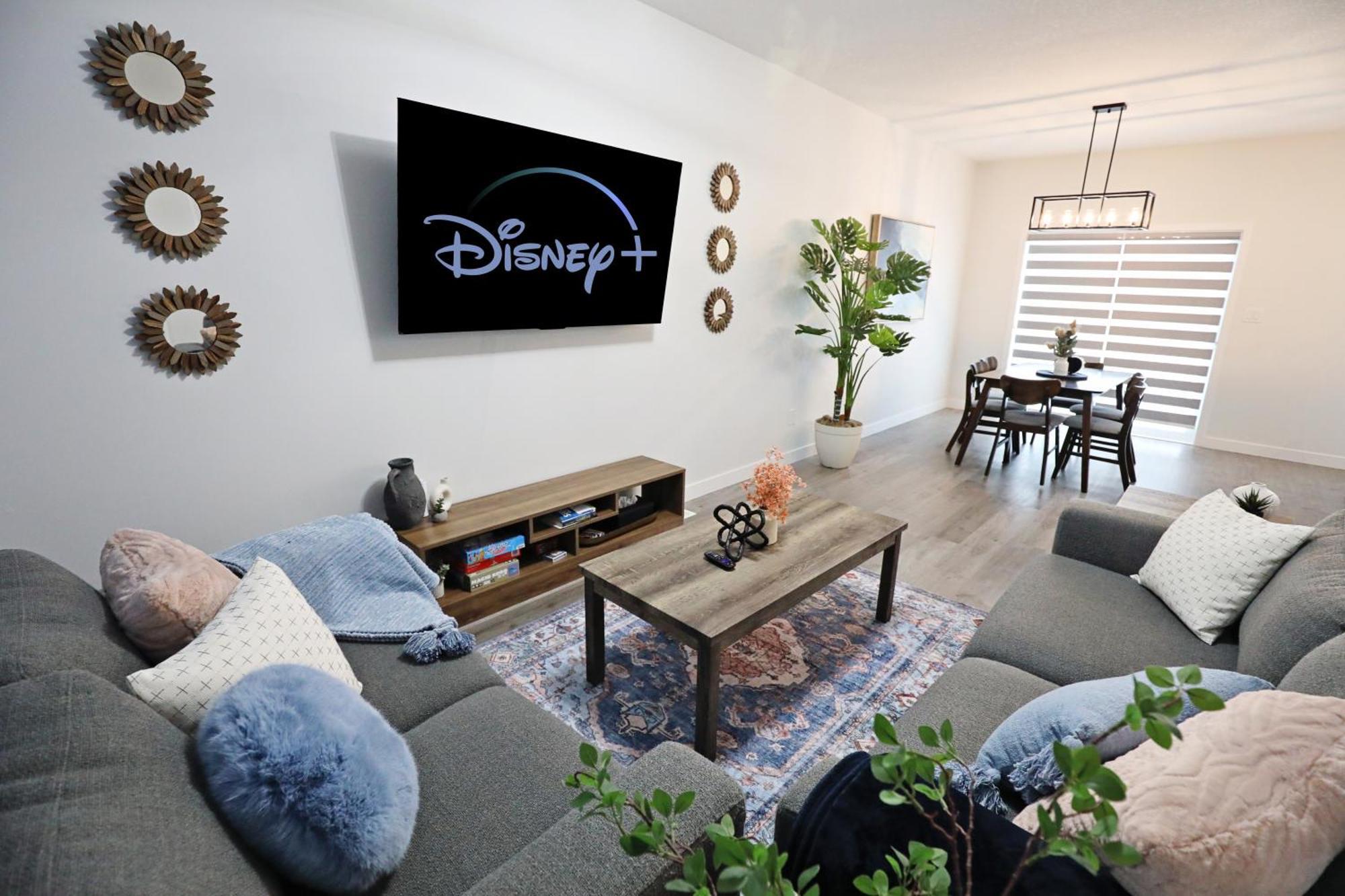 Beautiful Home With 4 King Beds,Airport,Disney+ Edmonton Extérieur photo