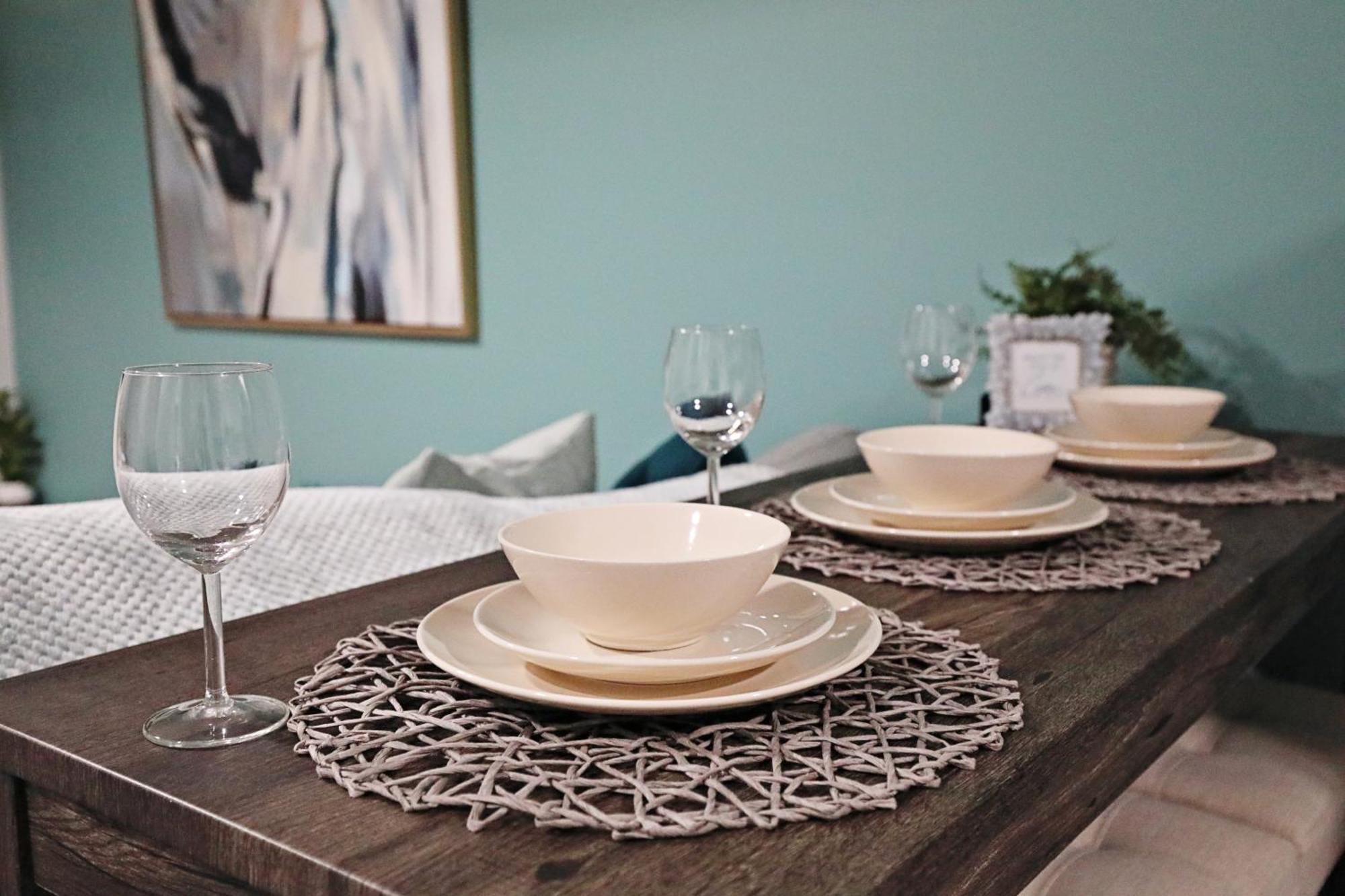 Beautiful Home With 4 King Beds,Airport,Disney+ Edmonton Extérieur photo