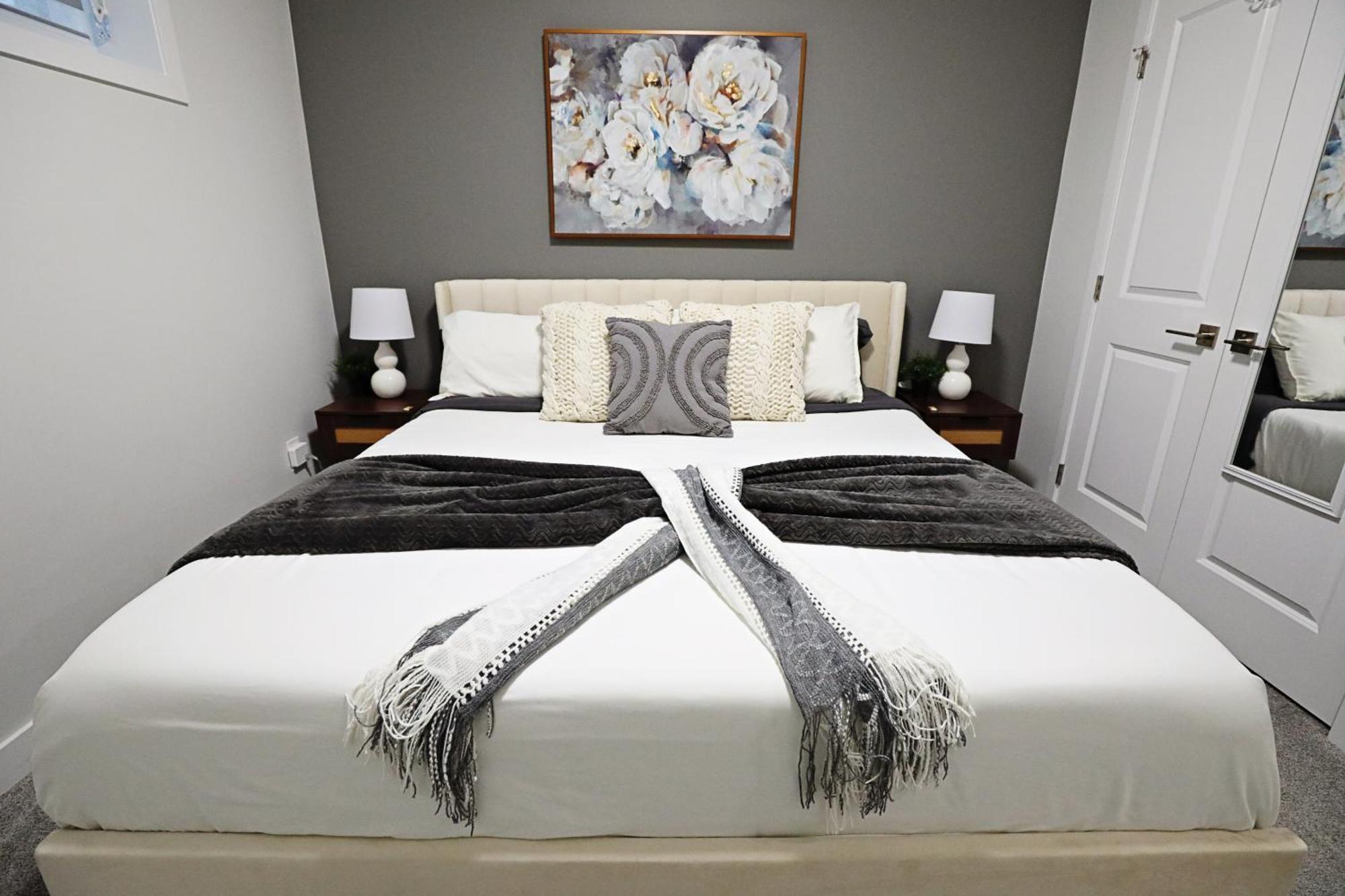 Beautiful Home With 4 King Beds,Airport,Disney+ Edmonton Extérieur photo