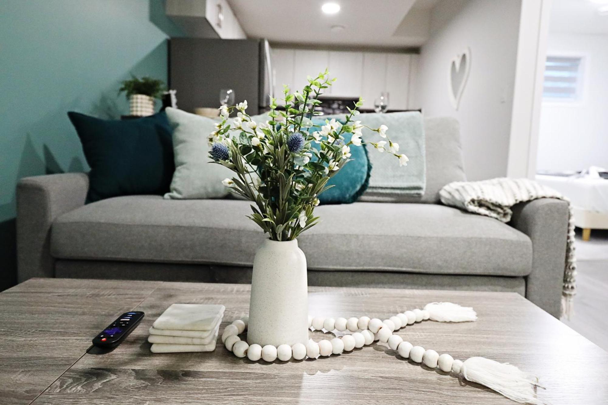 Beautiful Home With 4 King Beds,Airport,Disney+ Edmonton Extérieur photo