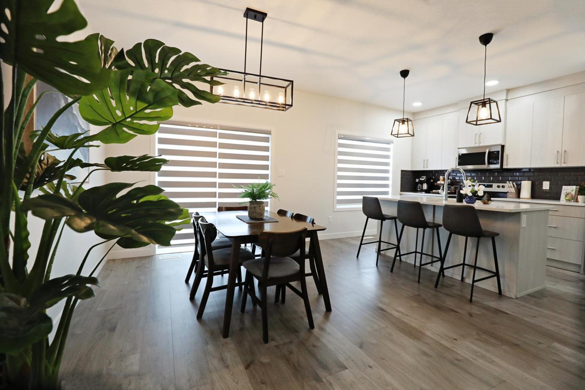 Beautiful Home With 4 King Beds,Airport,Disney+ Edmonton Extérieur photo