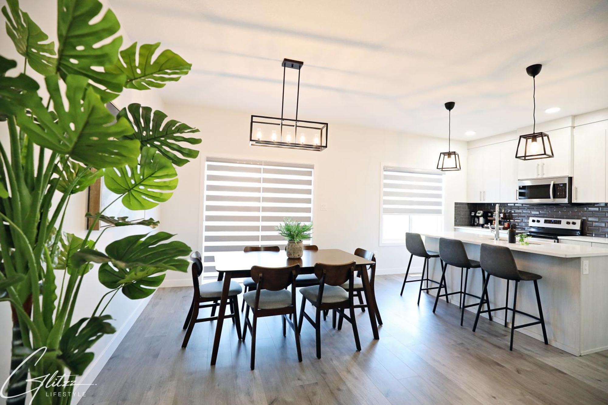 Beautiful Home With 4 King Beds,Airport,Disney+ Edmonton Extérieur photo