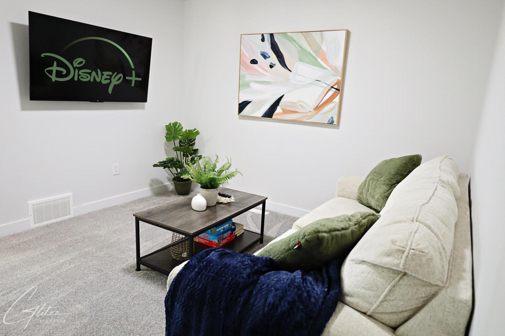 Beautiful Home With 4 King Beds,Airport,Disney+ Edmonton Extérieur photo