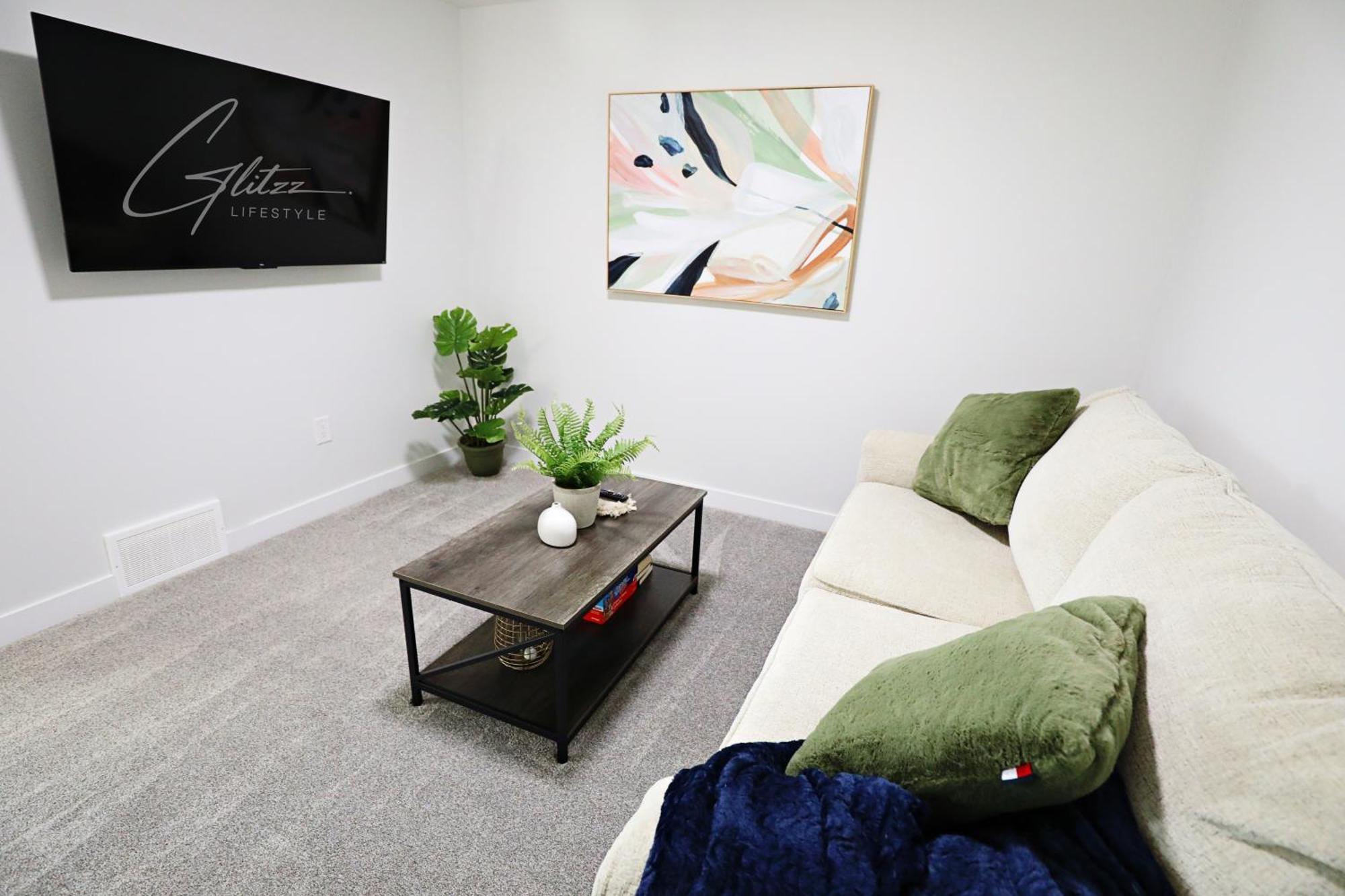 Beautiful Home With 4 King Beds,Airport,Disney+ Edmonton Extérieur photo